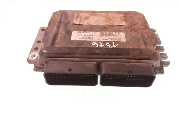 Renault Scenic I Engine control unit/module S110137001 8200028833