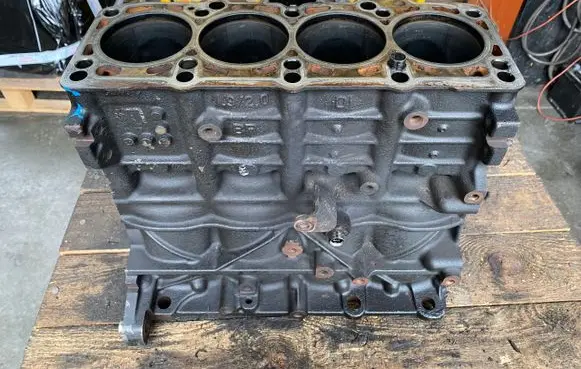 Volkswagen Touran I Engine block BKD