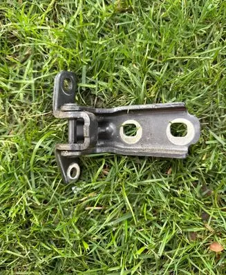 Opel Astra J Rear door lower hinge