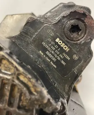 Volvo V70 Fuel injection high pressure pump 8689590 042204 0445010004