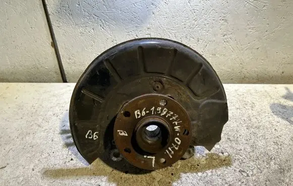 Volkswagen PASSAT B6 Front wheel hub