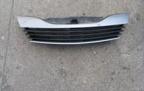 Renault Laguna II Front bumper upper radiator grill
