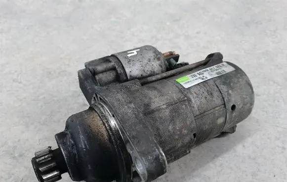 Volkswagen Golf Plus Starter motor 02M911023N