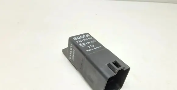 Volvo S60 Glow plug pre-heat relay 0281003047 30785663