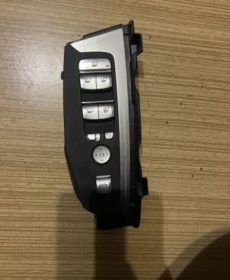 BMW X3 G01 Front door window switch trim 6847099