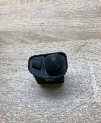 BMW 5 E34 Wing mirror switch 61311380148 1380148