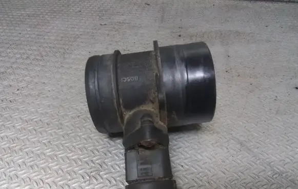 Volkswagen Touran I Mass air flow meter 0281002461 074906461B