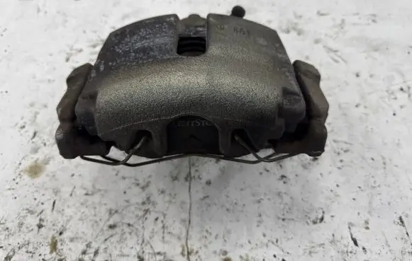 Volkswagen PASSAT CC Front brake caliper