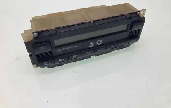 Volkswagen PASSAT B5.5 Climate control unit