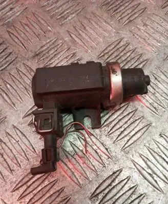 BMW 5 E39 Turbo solenoid valve 72190323