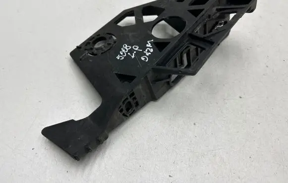 Peugeot 5008 Front bumper mounting bracket 9684021080 9684022680