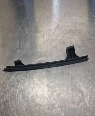 Hyundai ix35 Rear door windshield rail 885602S000