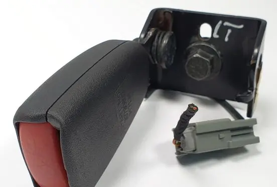 Volvo C70 Rear seatbelt buckle 30780609