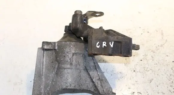 Honda CR-V Engine mount bracket