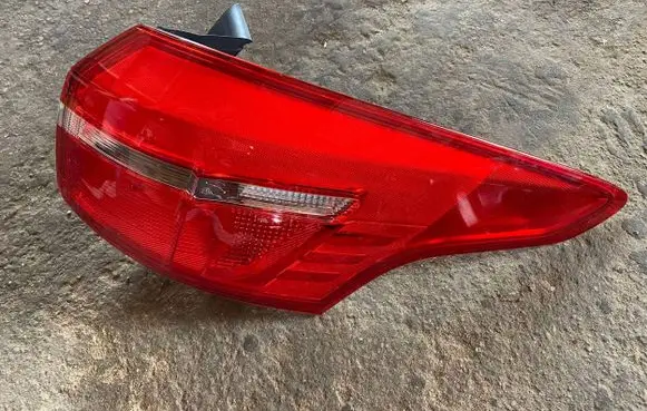 Ford Focus Rear/tail lights F1EB13404DA