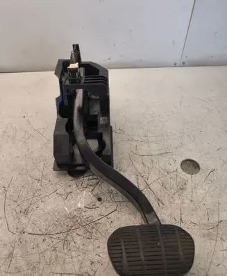 BMW X1 F48 F49 Brake pedal 6856596