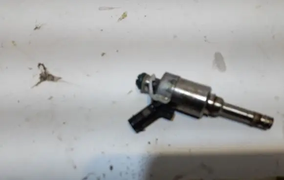 Volkswagen PASSAT CC Fuel injector 06H906036P