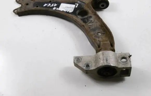 Skoda Octavia Mk2 (1Z) Front lower control arm/wishbone 1K0407189E