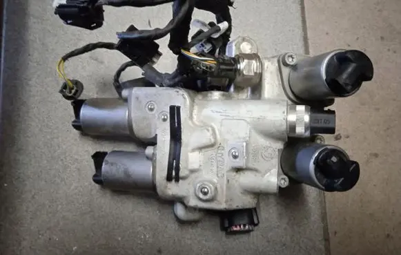 BMW 7 F01 F02 F03 F04 Air suspension compressor 10641010