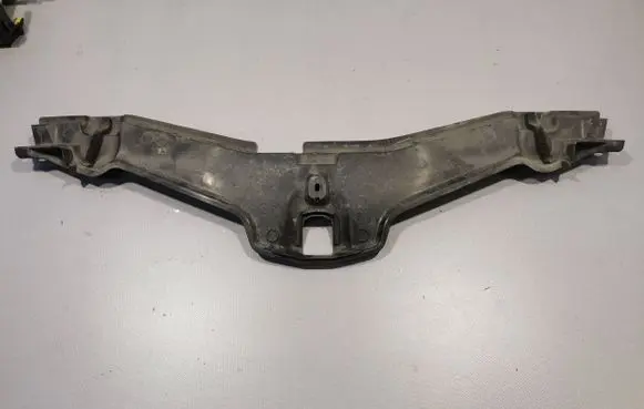Toyota Auris E180 Radiator trim 165940N010