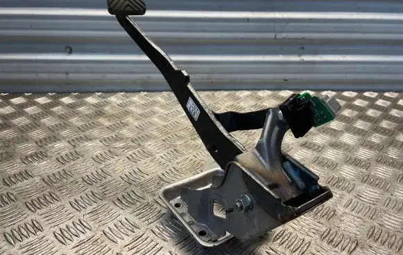 KIA Sportage Brake pedal