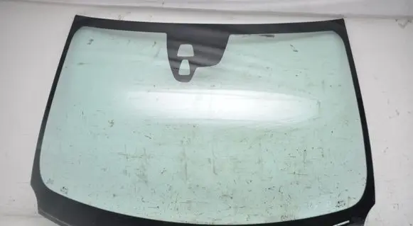 Volvo V40 Front windscreen/windshield window 