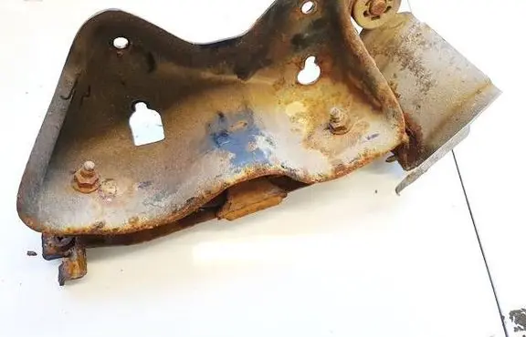Jeep Grand Cherokee (WK) Engine mounting bracket 