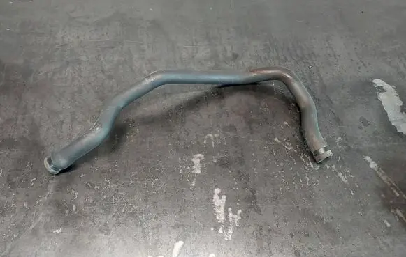 BMW 5 E39 Engine coolant pipe/hose 8391007 64218391007