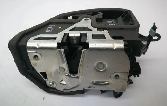 BMW 5 E60 E61 Coupe door lock (next to the handle) 7059973