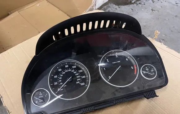 BMW 5 F10 F11 Speedometer (instrument cluster) 2119948 25811511 3000051842