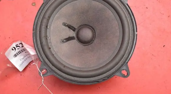 Dacia Duster Subwoofer speaker