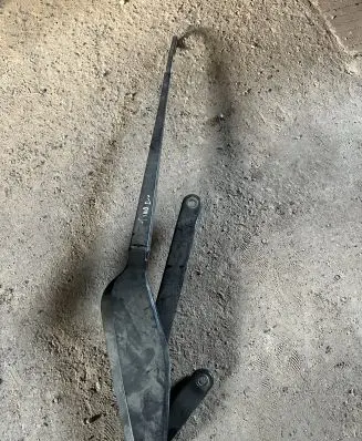 Nissan Almera Tino Front wiper blade arm