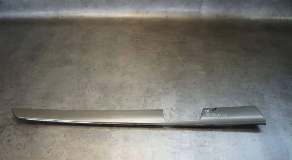 KIA Sorento Front door trim (molding) 83332-2P030