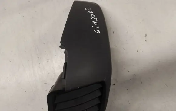 KIA Sorento Dash center air vent grill 847803E50