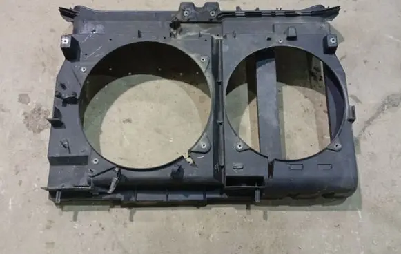 Citroen C8 Radiator cooling fan shroud 
