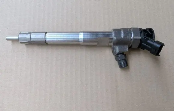 Renault Alaskan Fuel injector 0445110939T