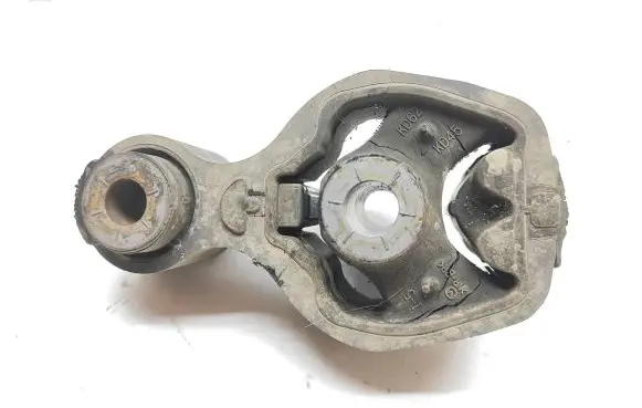 Mazda 6 Engine mount bracket