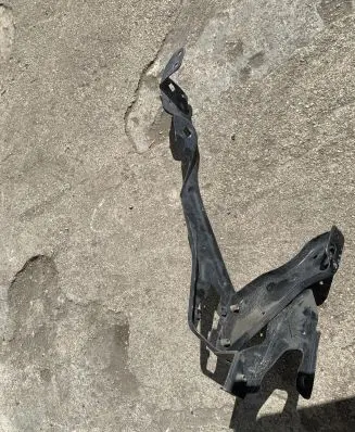 Mercedes-Benz C W204 Headlight/headlamp mounting bracket 204620589