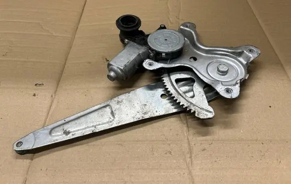 Toyota RAV 4 (XA20) Rear door window regulator with motor 8572032150