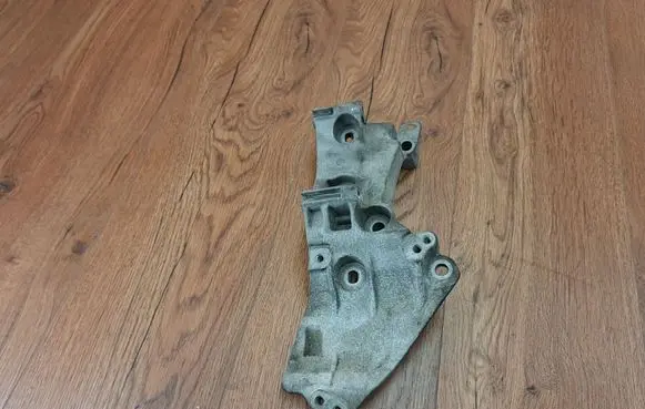 Renault Laguna III Generator/alternator bracket 8200695957
