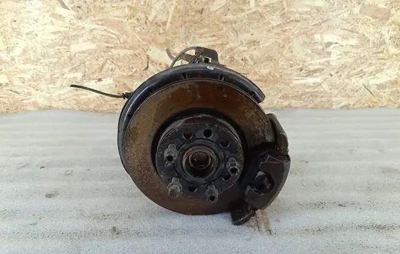 Volkswagen Jetta V Front wheel hub spindle knuckle