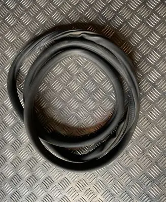 Trunk rubber seal (body)