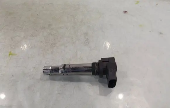 Seat Ibiza IV (6J,6P) High voltage ignition coil 036905715F