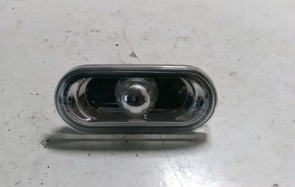 Front fender indicator light