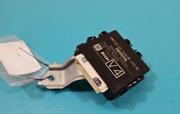 Toyota Avensis T270 Central body control module 89960-20200 IMPRK1422371