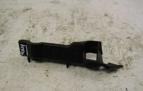 Audi A4 S4 B7 8E 8H Front bumper mounting bracket 8T0807283E