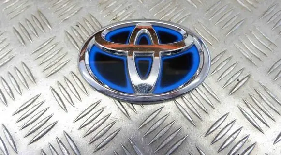 Toyota Yaris XP210 Manufacturer badge logo/emblem 7540302050