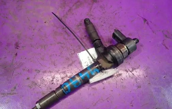 Opel Astra H Fuel injector