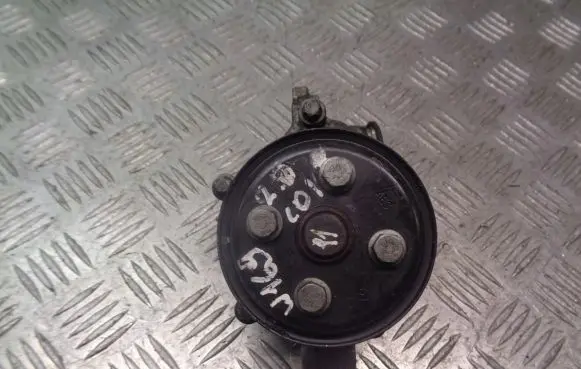 Mercedes-Benz A W169 Water pump A6402010001