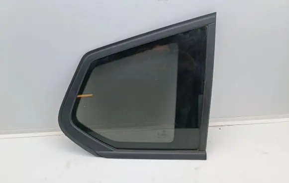 BMW X3 F25 Rear side window 720562407